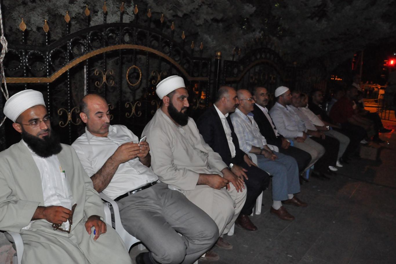 “Darbeci mağdurları halen zindanlarda ömür tüketiyor” “Darbeci mağdurları halen zindanlarda ömür tüketiyor”